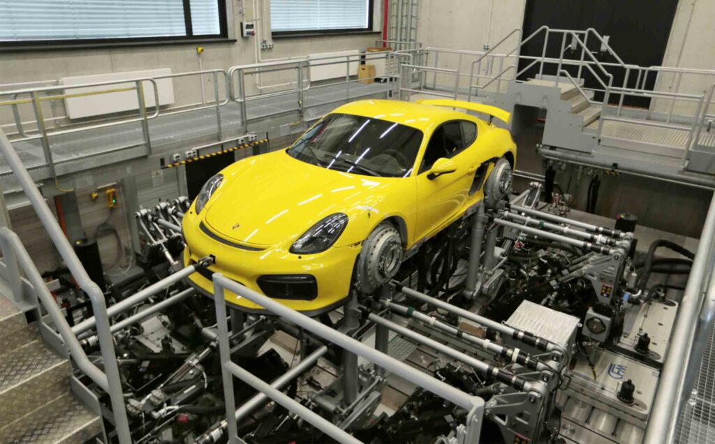 Simulace jízdních vlastností (Full-Vehicle Test Systems)