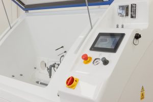 Vnitřek Korozní komory Cyclic Corrosion s objemem 450 l