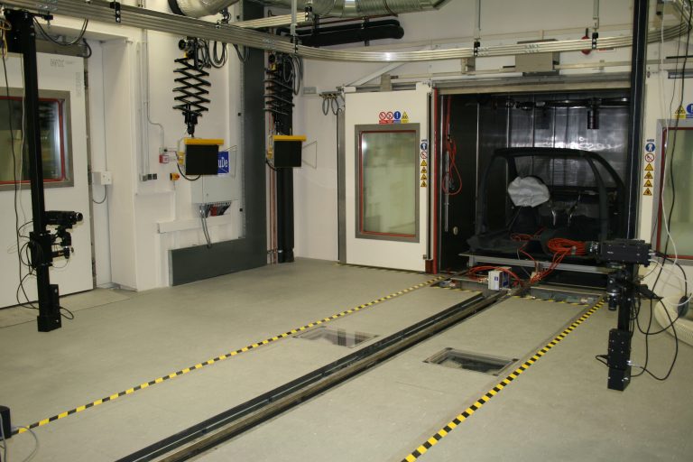 Airbagová laboratoř s teplotní komorou a řídícím systémem HuDe, zkouška v komře nebo ambiente
