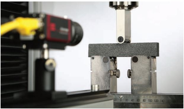 Videoextenzometr MTS Zkoušky plastů ISO 178